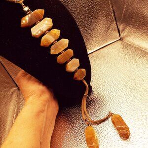 CHICOS CARAMEL ONYX LARGE THICK SLABS "NECKTIE" W/DANGLES SUEDE LONG NECKLACE 41